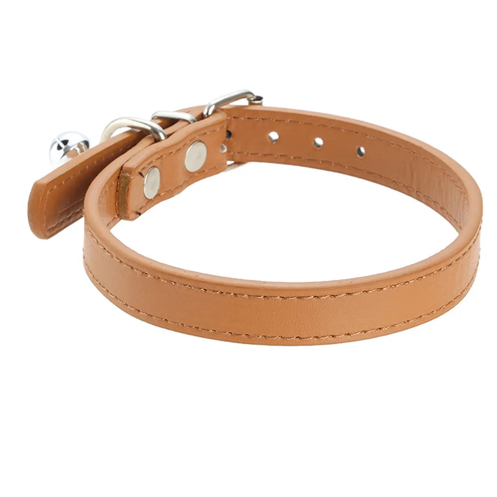 Collar de Cuero con Campana para Perros y Gatos - Estilo Simple y Elegante